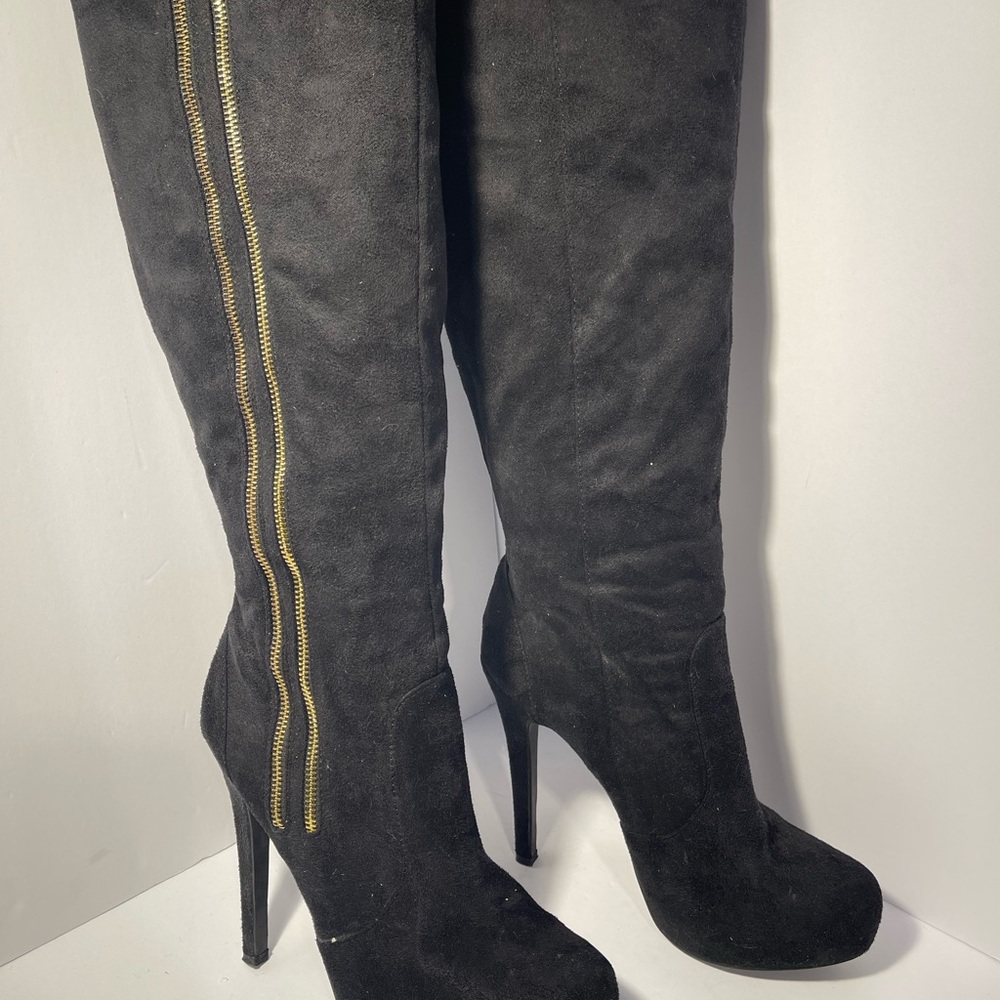 Elegant Black Knee-High Boots with Gold Zipper
